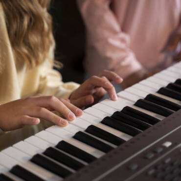 What Are Masterclass Piano Lessons and How Can They Transform Your Playing?